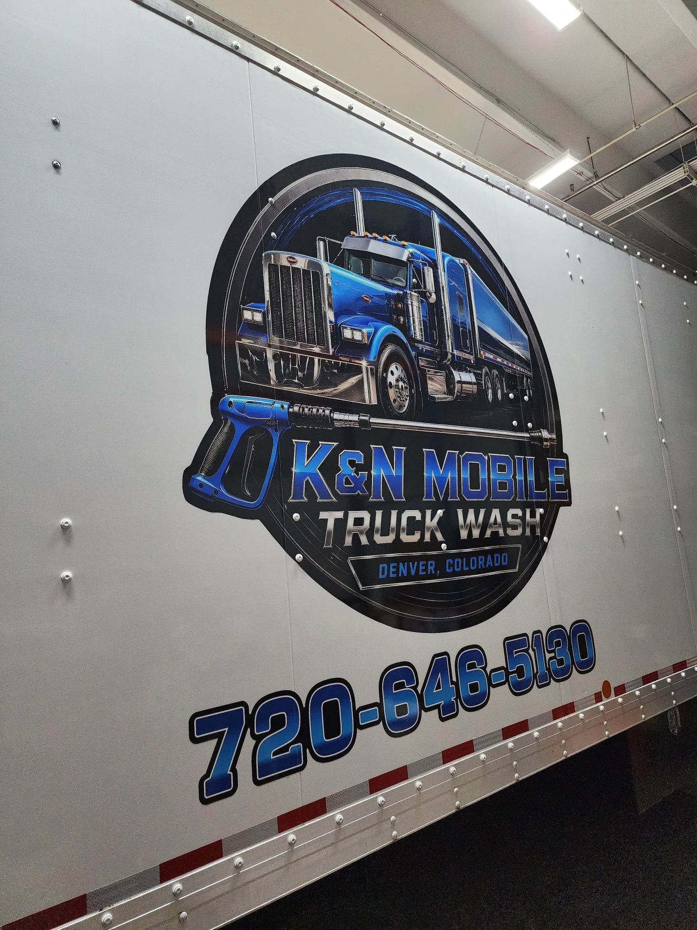 Decal de logo para K&N Mobile Truck Wash en Denver, Colorado